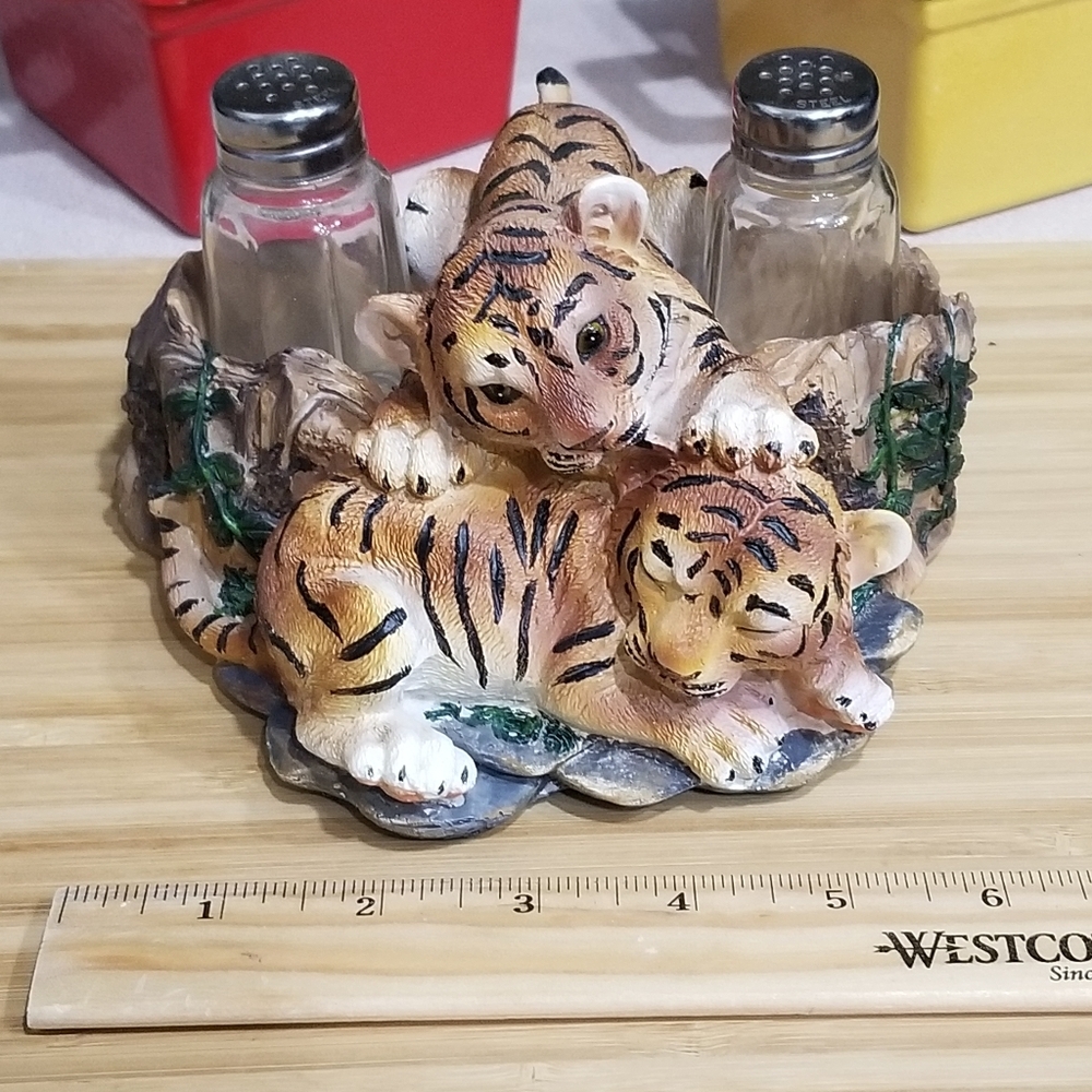 Tiger Lion Cubs Baby Resin Salt & Pepper Shaker 3pc Set - Picture 11 of 12